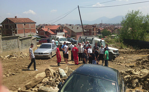 Ndihmë për popullatën që pësoi nga vërshimet në Tetovë