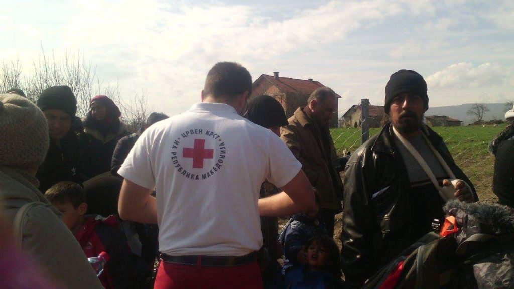Црвен крст на РМ обезбедува поддршка на мигрантите и бегалците