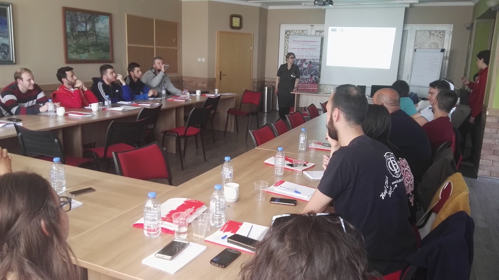 U trajnuan multiplikatorë të ndihmës së parë psikologjike dhe mbështetjes psikosociale