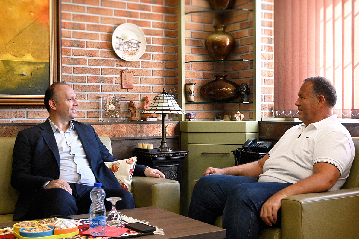 Претседателот на Собранието Африм Гаши во посета на Црвениот крст